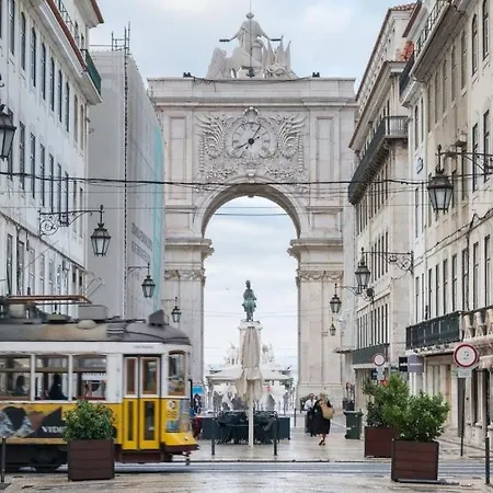 Luxury With Balcony In Downtown Lisbona