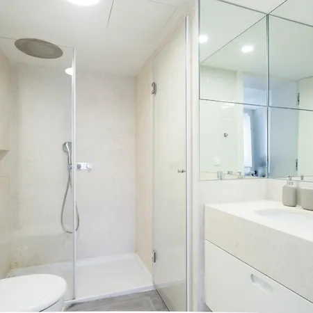 Luxury With Balcony In Downtown * Lizbona